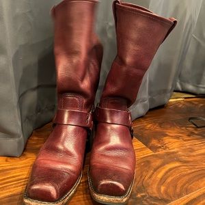 Frye 12R Harness boots size 9.5 Burgundy